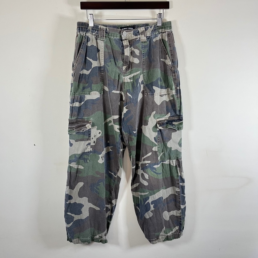 Almost Famous Camouflage Cargo Pants Wide Leg Star Details Elastic Waist Large